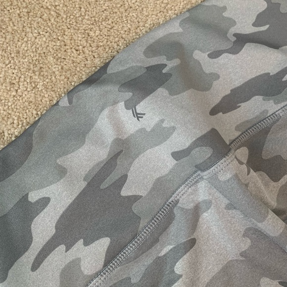 Kyodan High Waisted Running Leggings in Grey White Camo Size Medium like NWOT - Picture 7 of 8